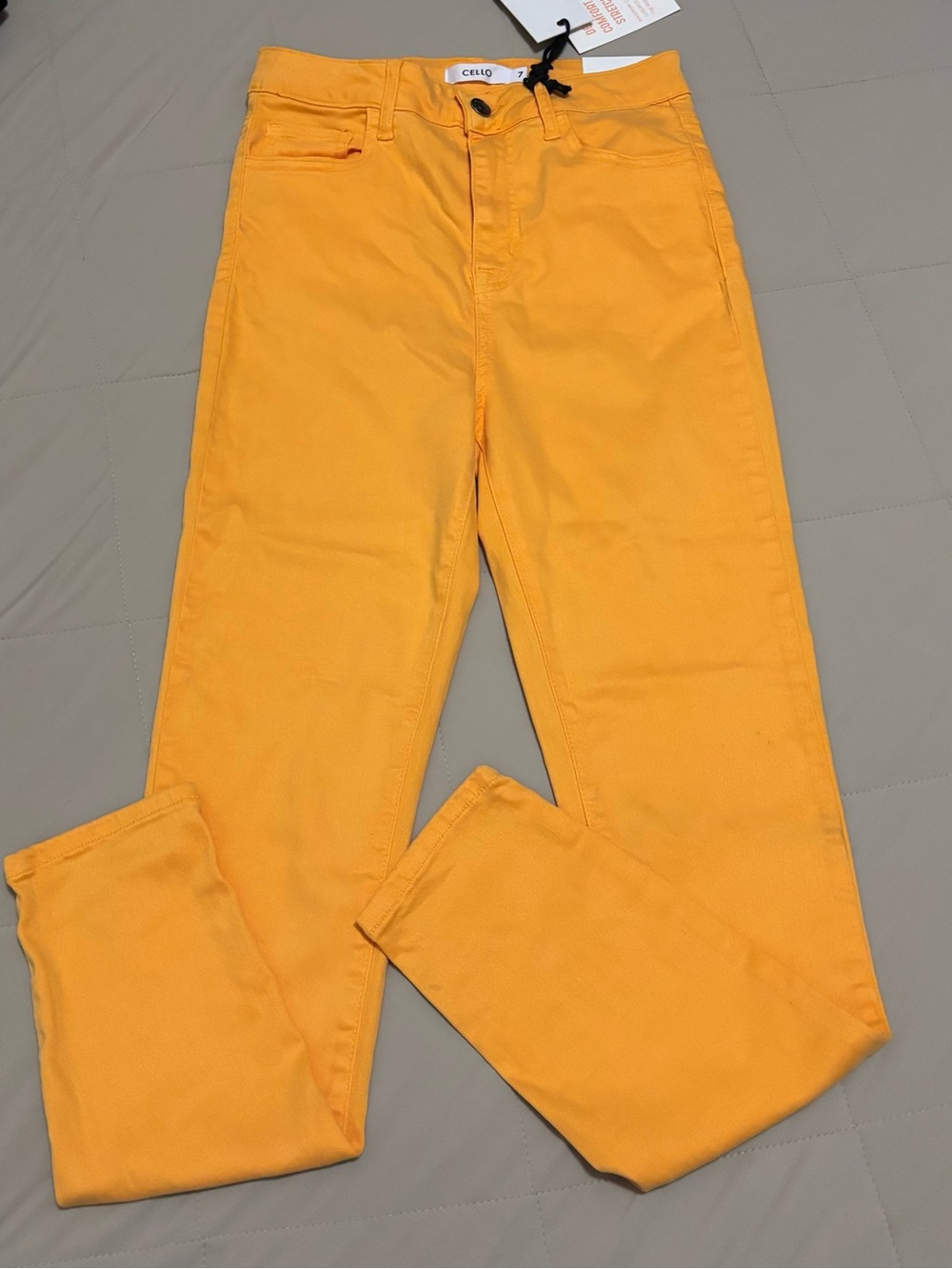CELLO Women's Skinny Jeans in Bright Yellow